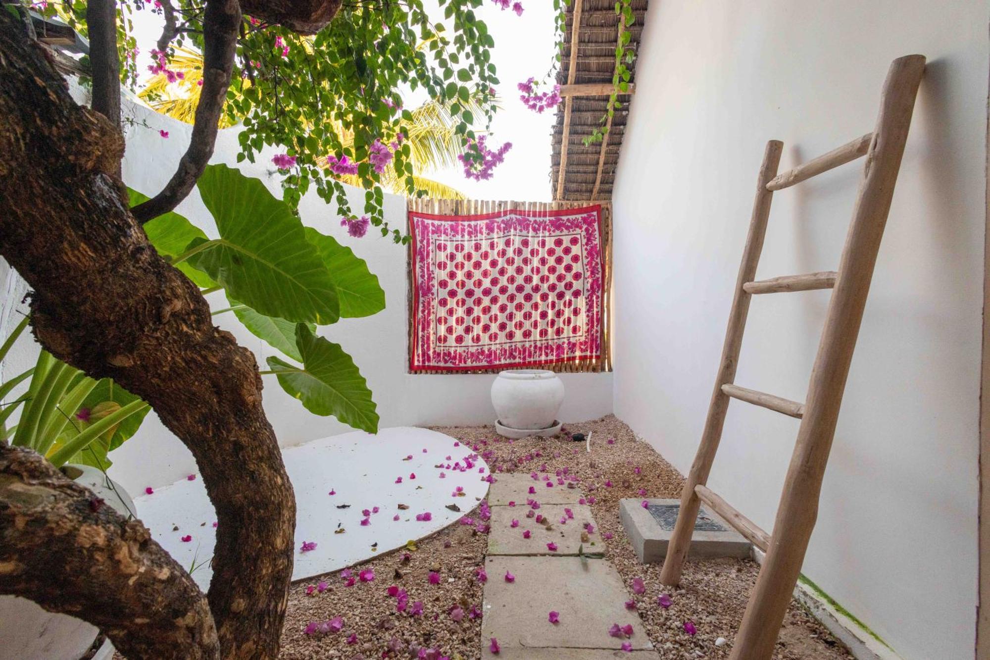 Sharazad Boutique Hotel จัมเบียนี ภายนอก รูปภาพ