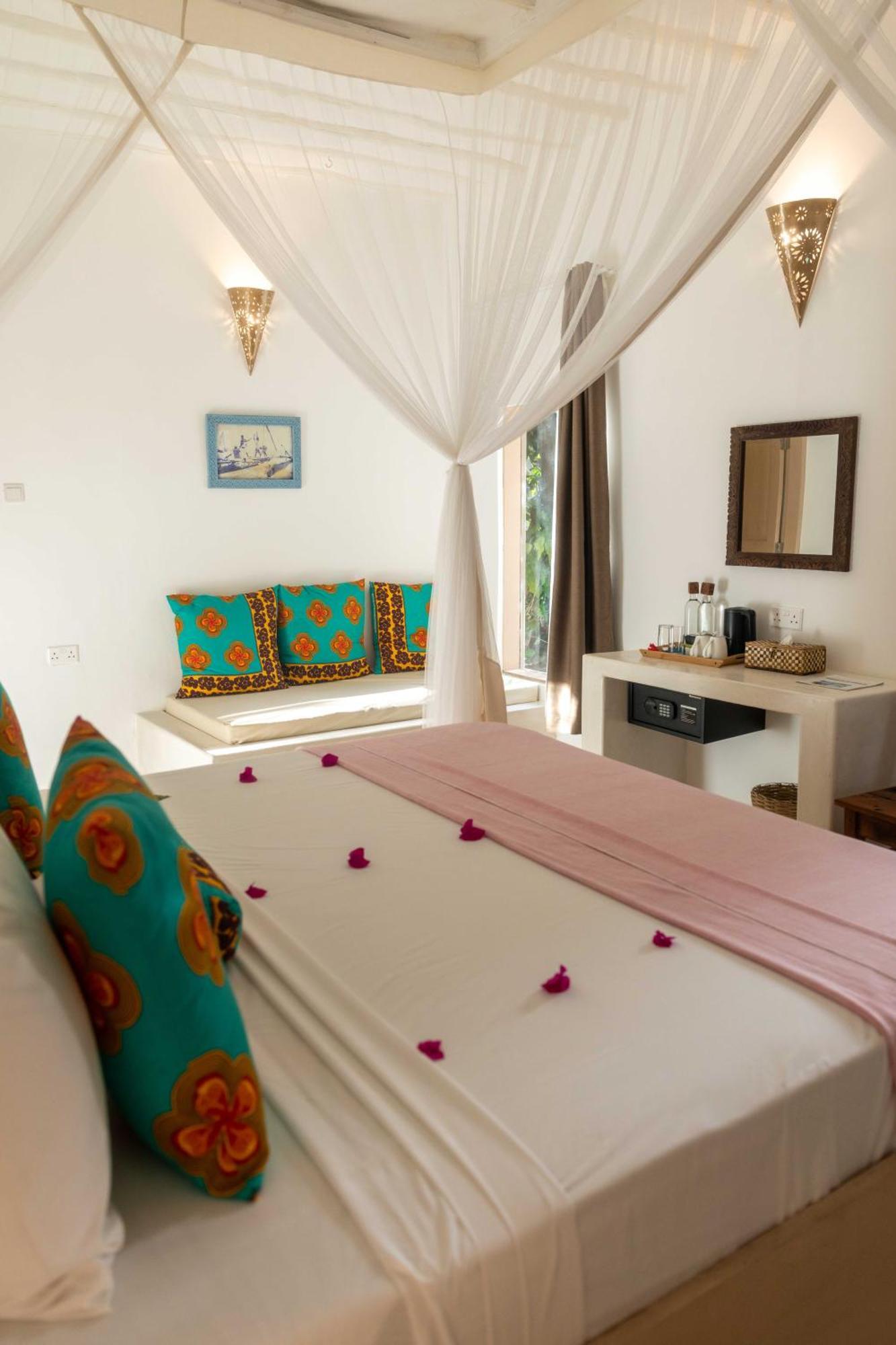 Sharazad Boutique Hotel จัมเบียนี ภายนอก รูปภาพ