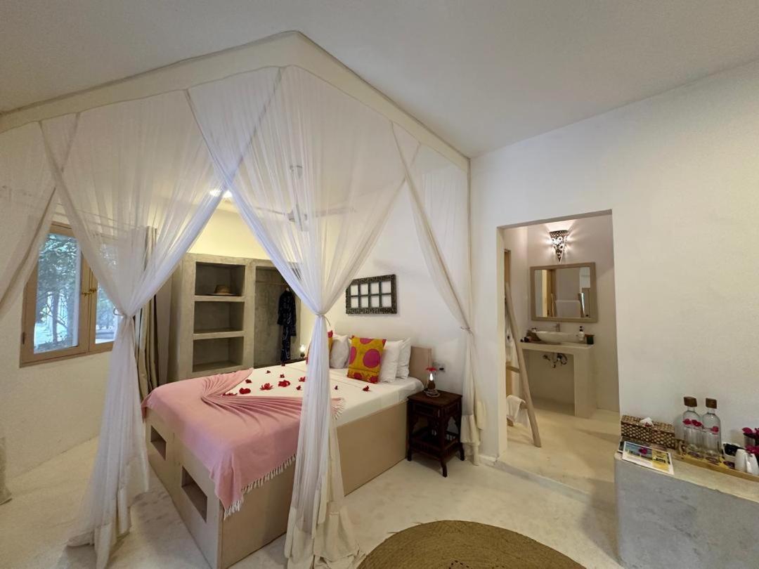 Sharazad Boutique Hotel จัมเบียนี ภายนอก รูปภาพ