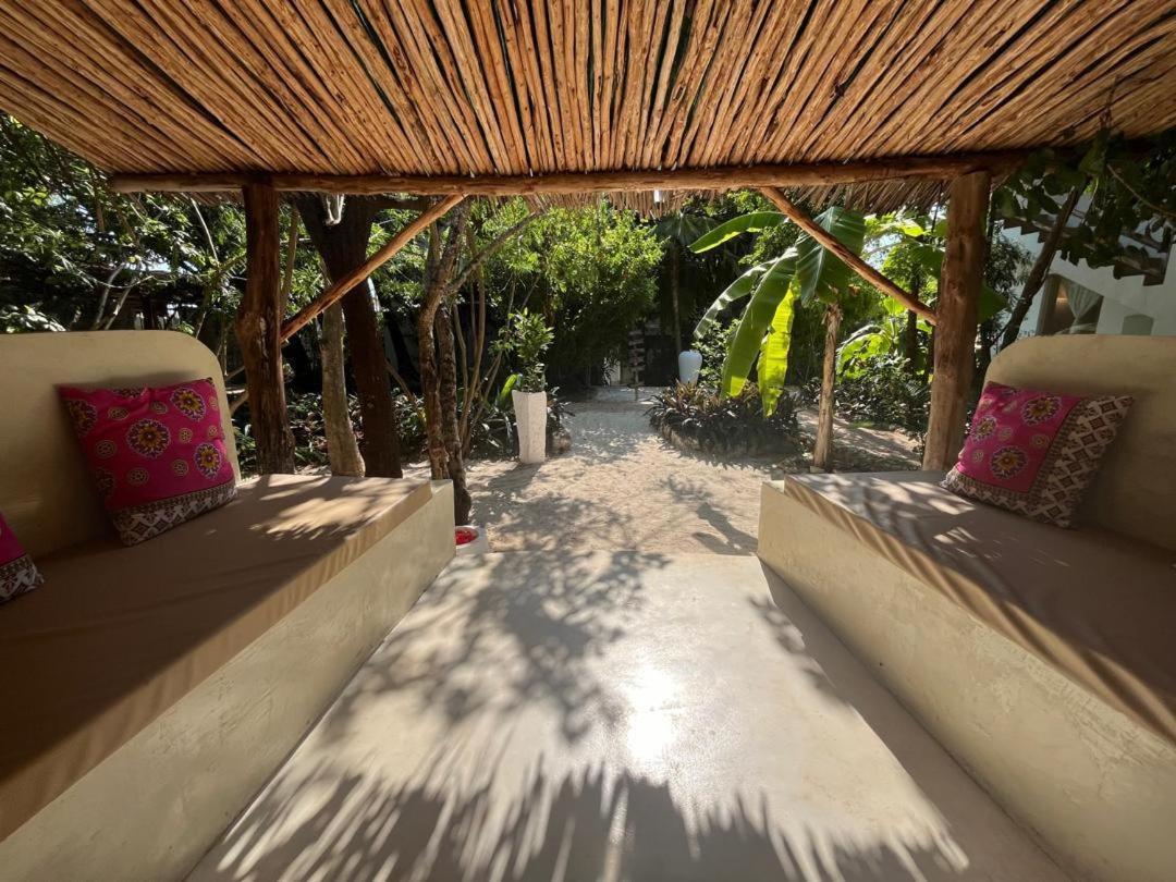 Sharazad Boutique Hotel จัมเบียนี ภายนอก รูปภาพ